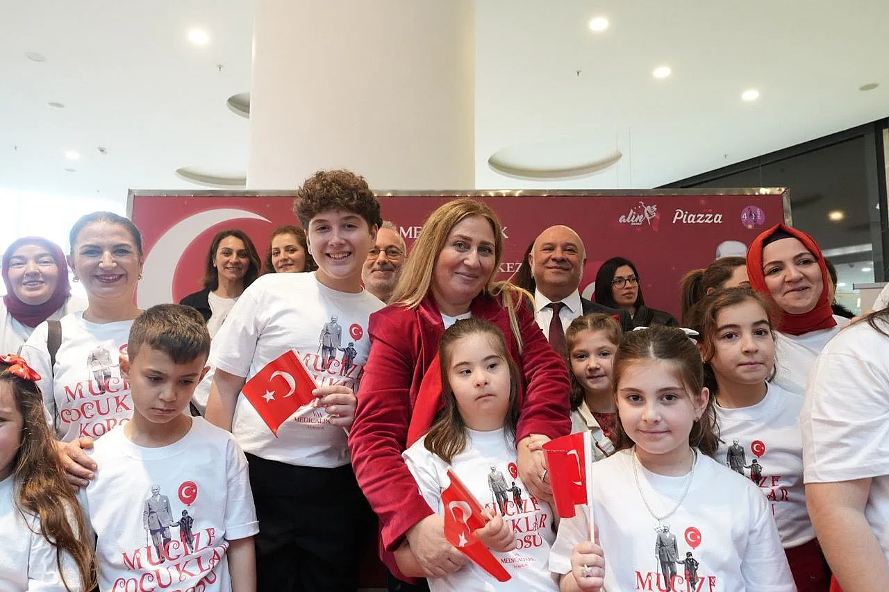 Tüp bebekle dünyaya geldiler, sahneye çıkıp coşturdular