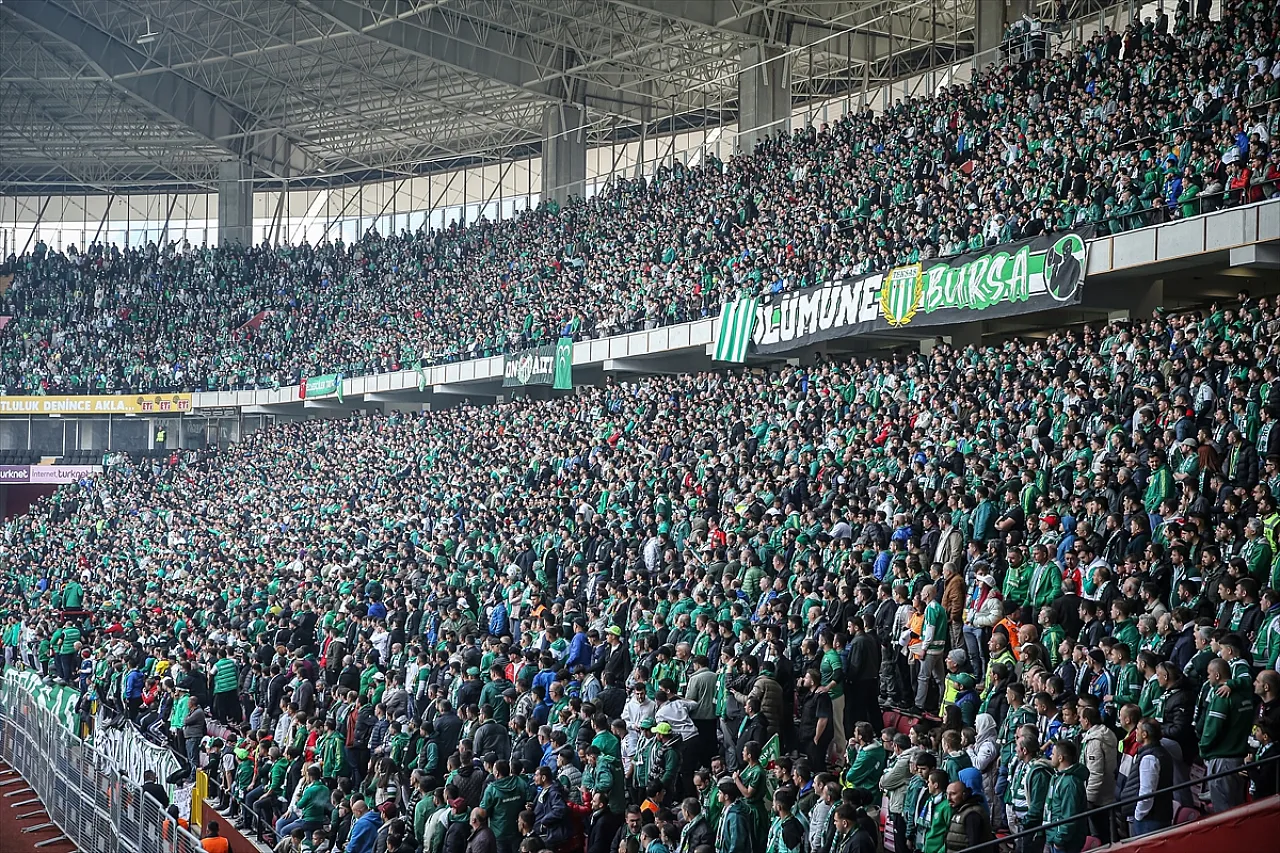 Bursaspor'un deplasman maçını 35 bin yeşil-beyazlı taraftar izledi