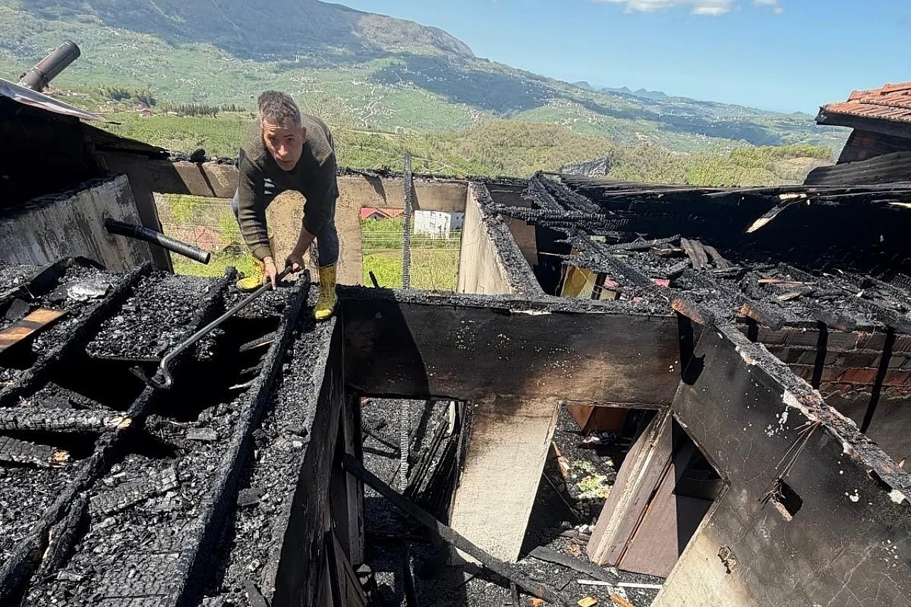 3 katlı binada çıkan yangın söndürüldü