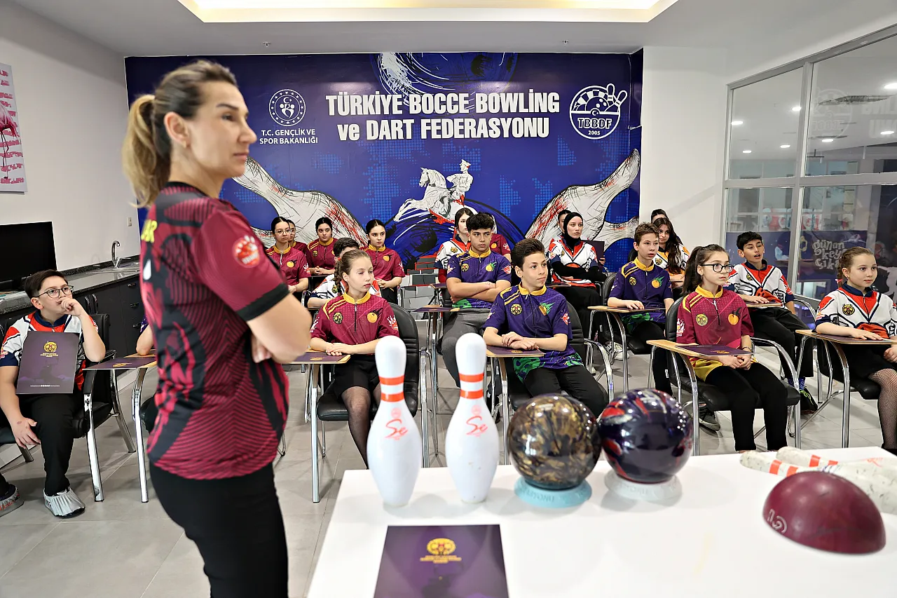 Avrupa'nın üçüncü büyük salonunda gençler şampiyonluğa koşuyor