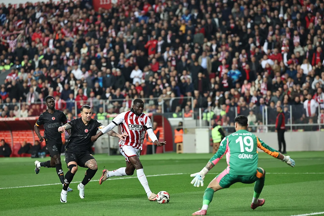Samsunspor, Galatasaray'ı darmadağın etti