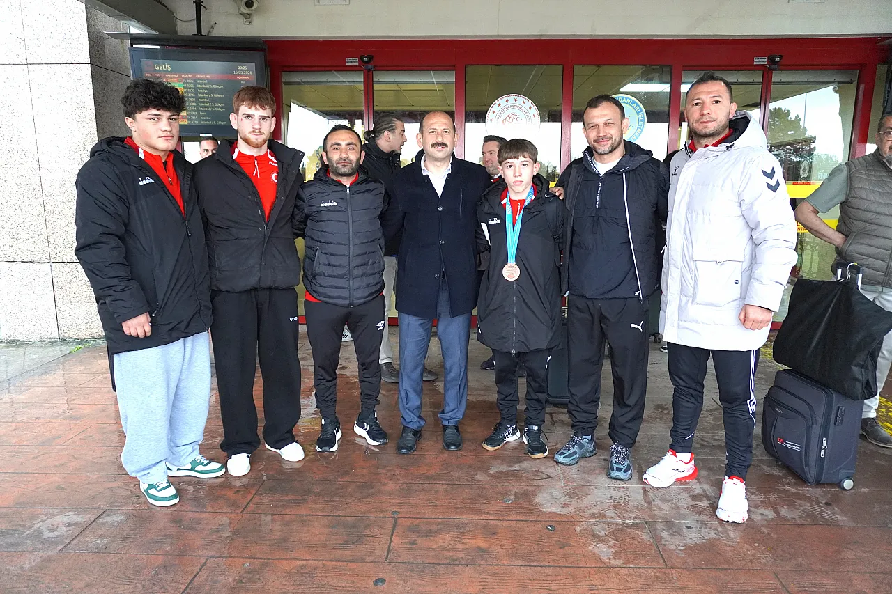 Samsunlu güreşçiler Avrupa'dan derece ile döndüler