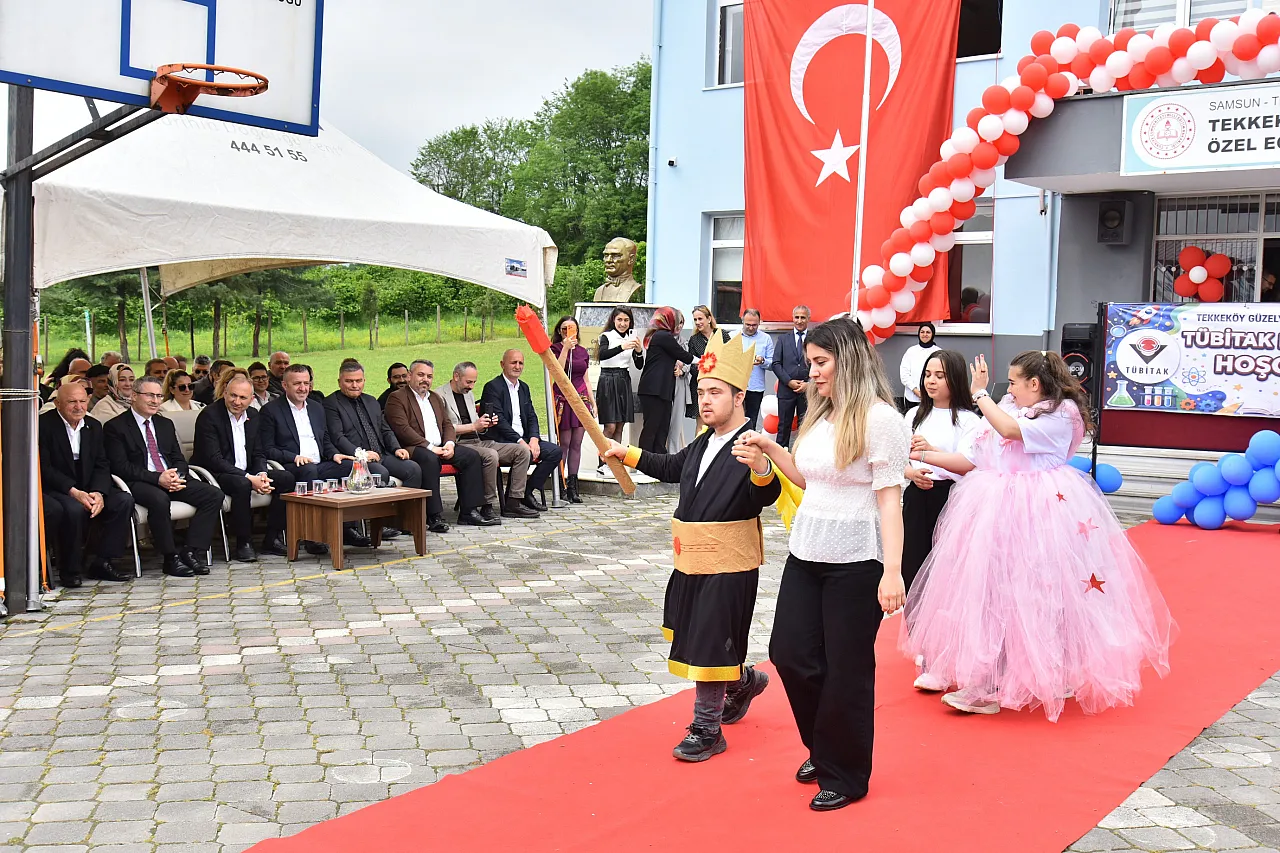 Tekkeköy'de özel öğrencilerden bilim fuarı ve anlamlı gösteri