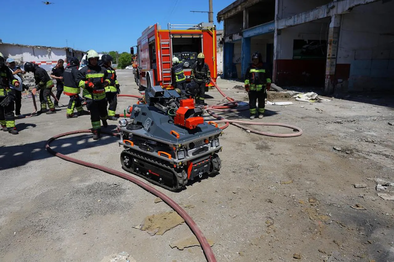 Samsun'da robot itfaiyeci dönemi: 'Alevkıran' sahaya indi