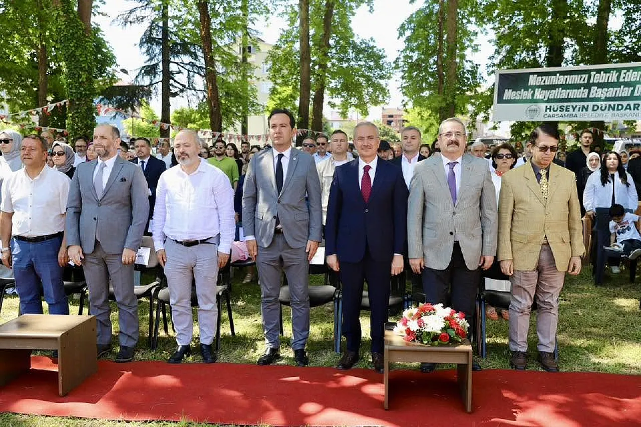 OMÜ Hukuk Fakültesi'nden yeni mezunlar