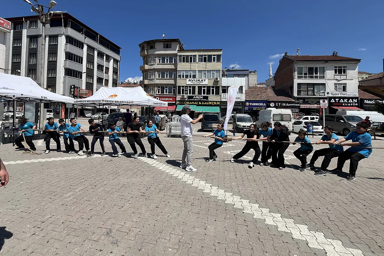 Havza'da geleneksel çocuk oyunları şenliği coşkusu
