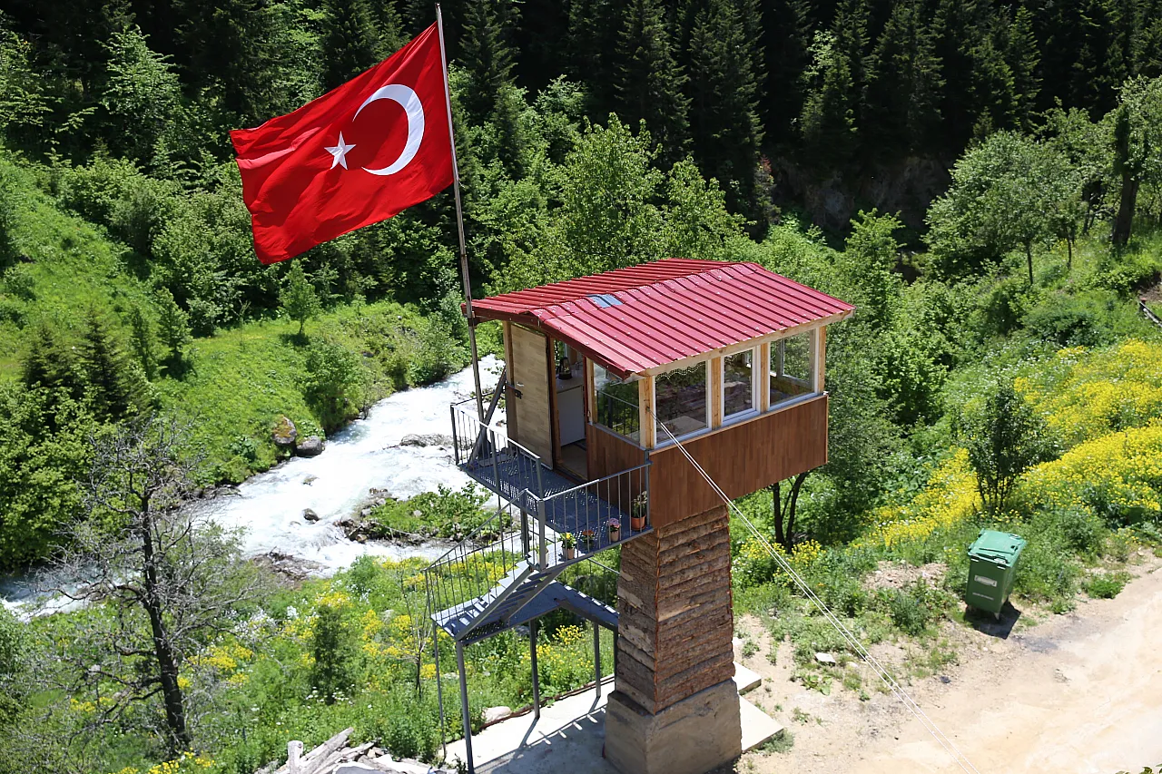 Gözetleme kulesi değil ev