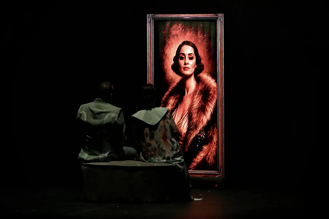 'Kürk Mantolu Madonna' müzikal draması dünya prömiyerini yaptı