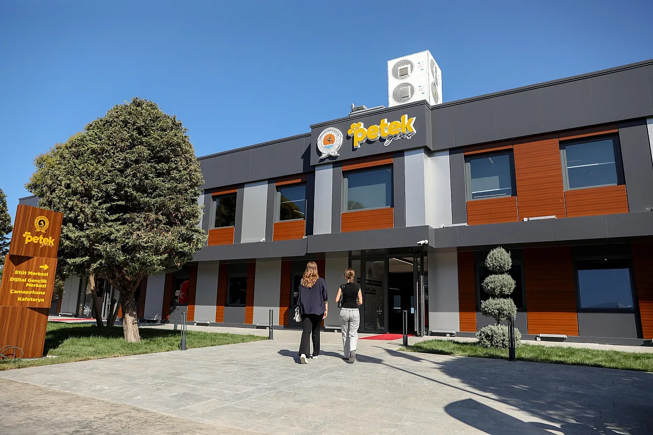 Petek Genç 38 haftada 123 bin öğrenciyi ağırladı