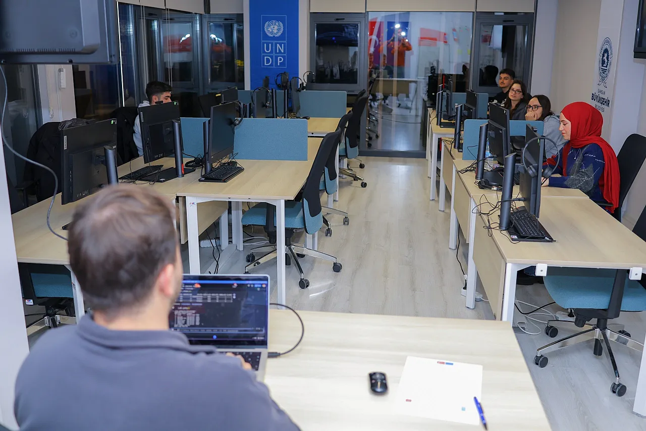 Petek Genç 38 haftada 123 bin öğrenciyi ağırladı