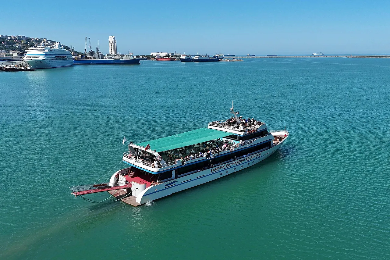 Samsun gezinti gemileri yeni sezonda turlara başladı