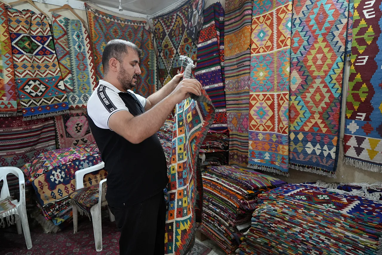 Anadolu'nun unutulan halılarını geleceğe taşıyor: 15 yıllık miras