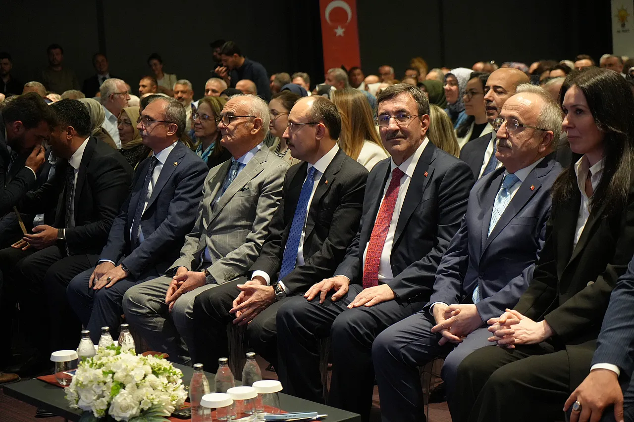Yılmaz: 'Enflasyonu düşürmek için yoğun çaba içindeyiz'