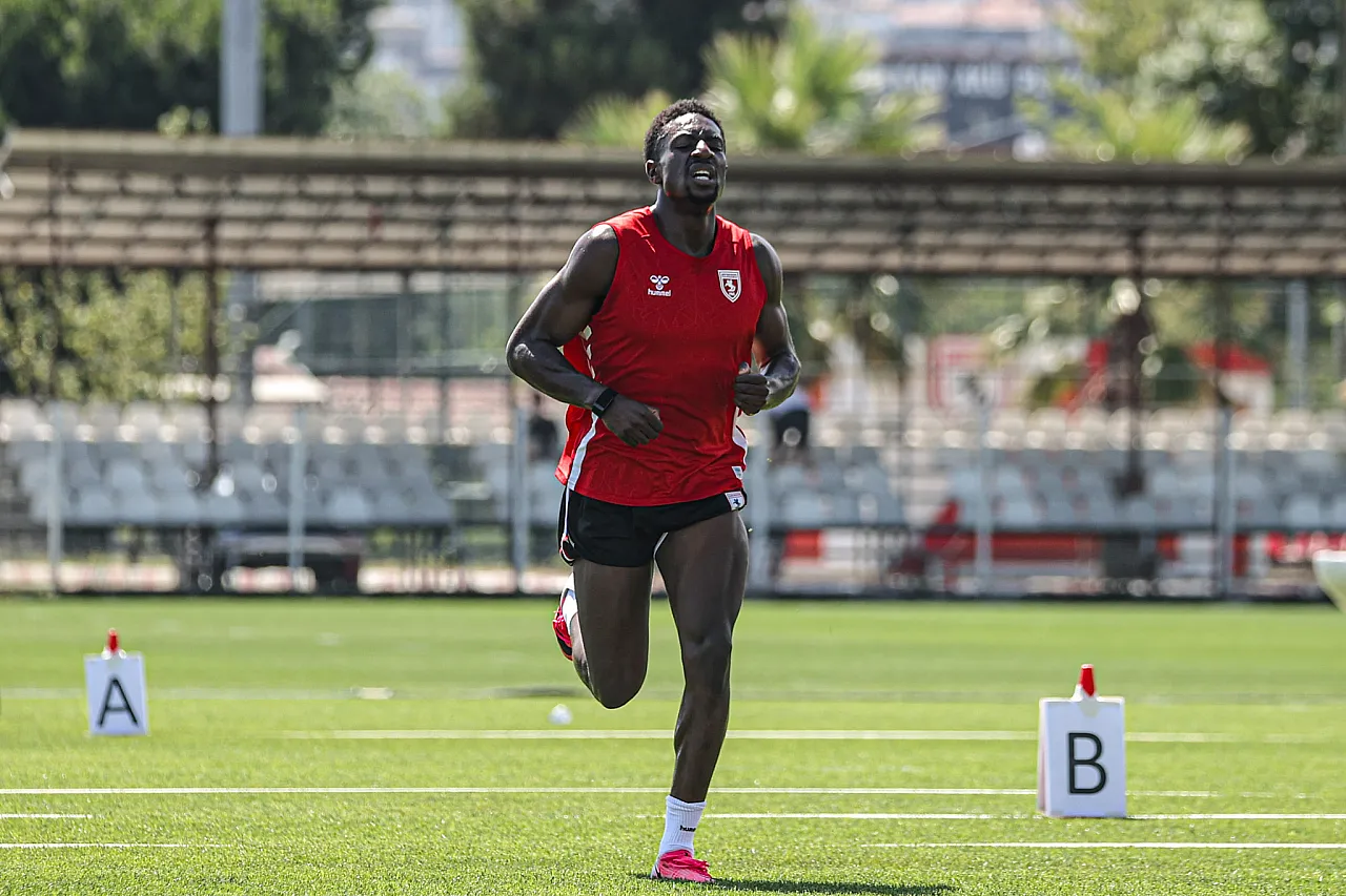 Samsunspor'da yeni sezon mesaisi sürüyor: Futbolcular koşu testinden geçti