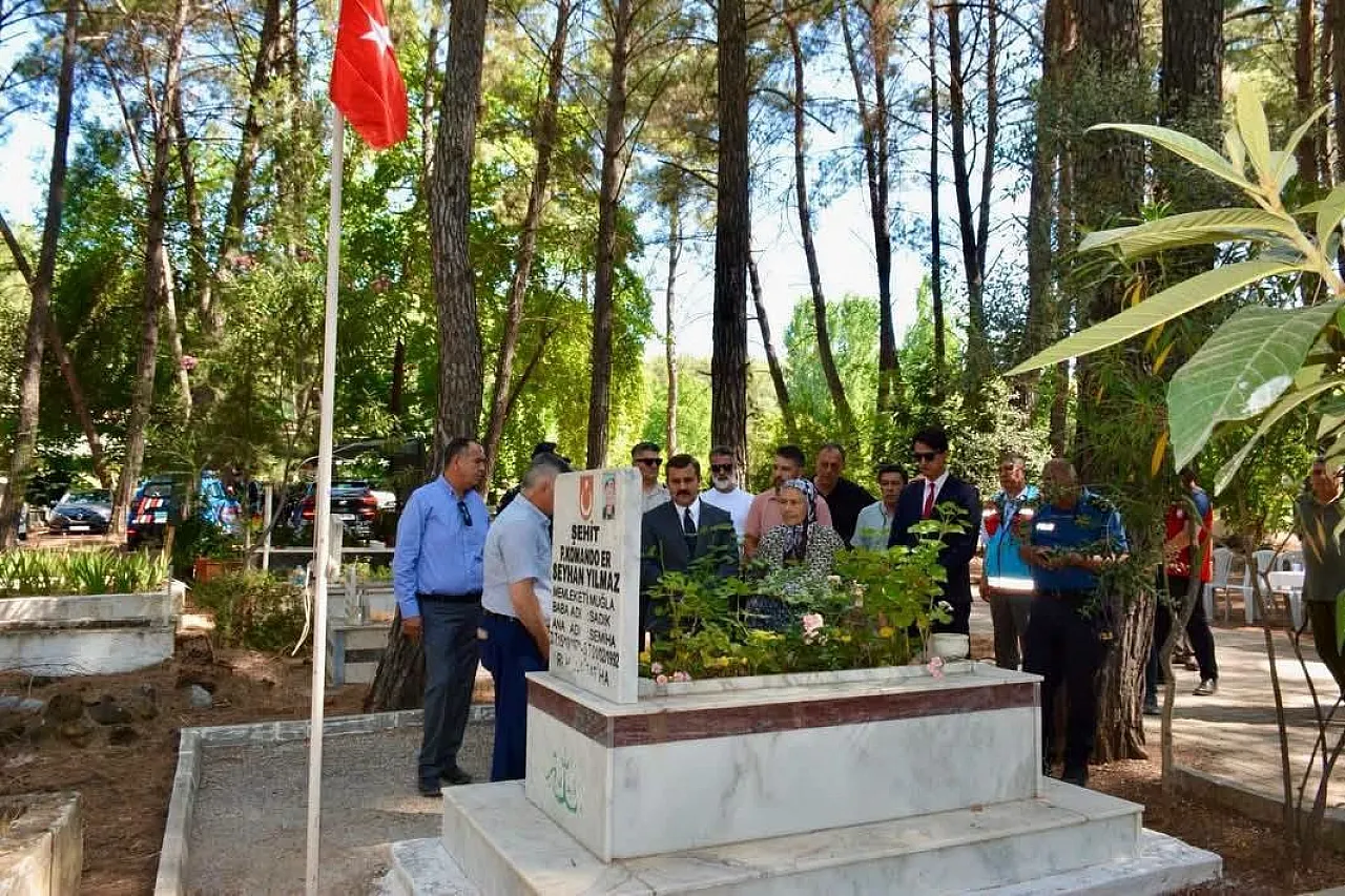 Köyceğiz'de 15 Temmuz etkinlikleri kapsamında şehit kabri ziyaret edildi