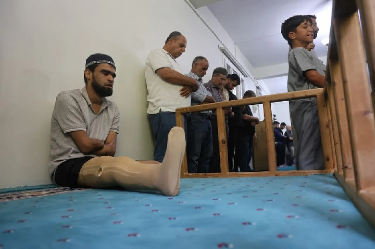 Elektrik akımı sonrası yaşamı değişen Muhammed'in yüzü güldü