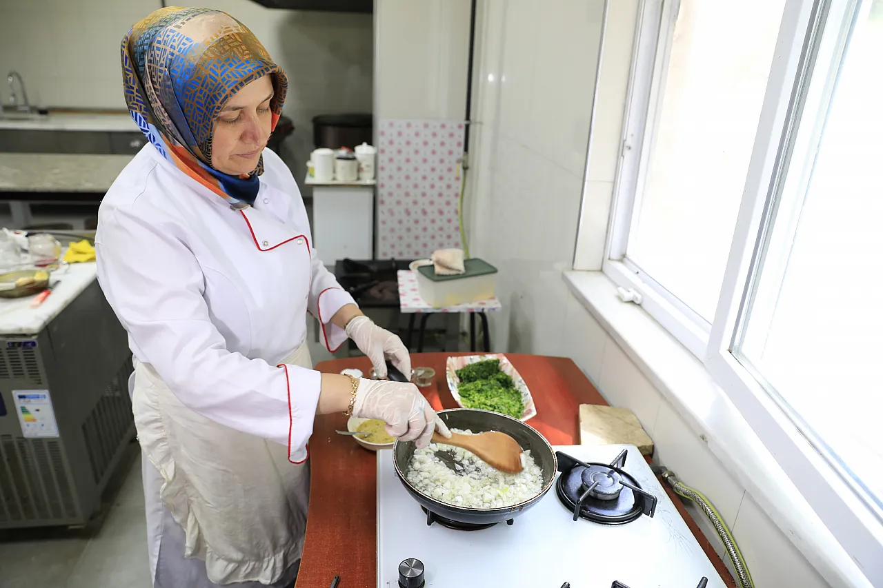 Vezirköprü'de ninelerin tarifiyle kaz otu gözlemesi