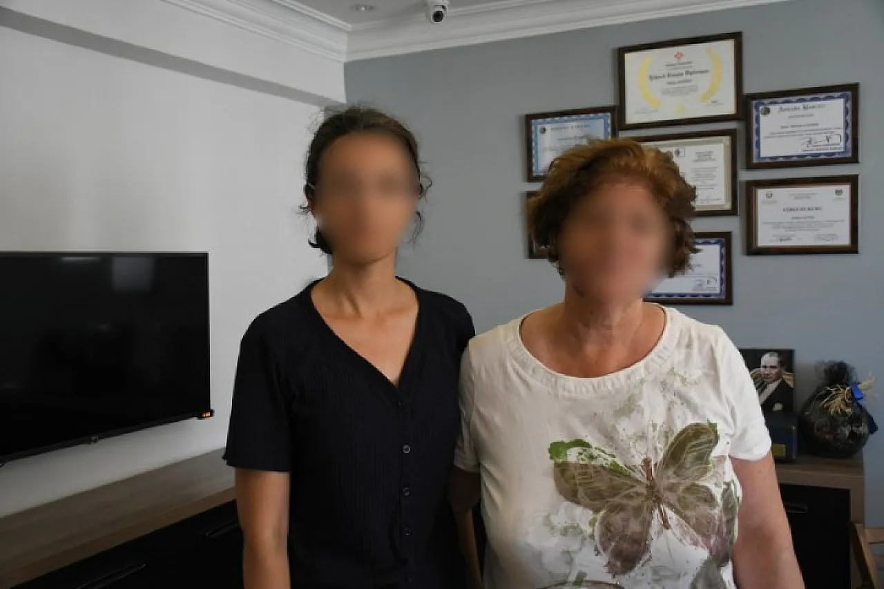 Kuşadası'nda ev kavgası kanlı bitti: Anne ve iki çocuğu bıçaklandı