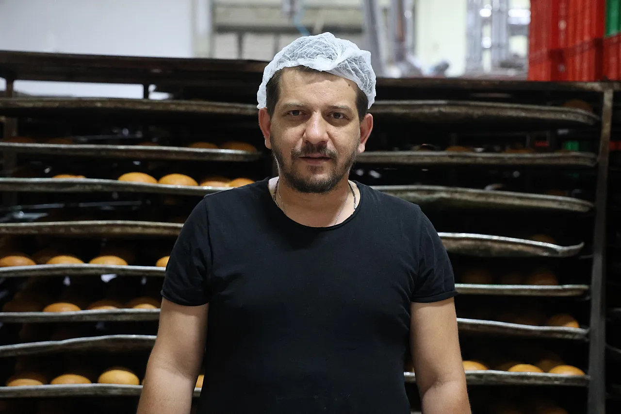 Konya'da ekmek için gece mesaisi: 300 derece sıcakta üretim