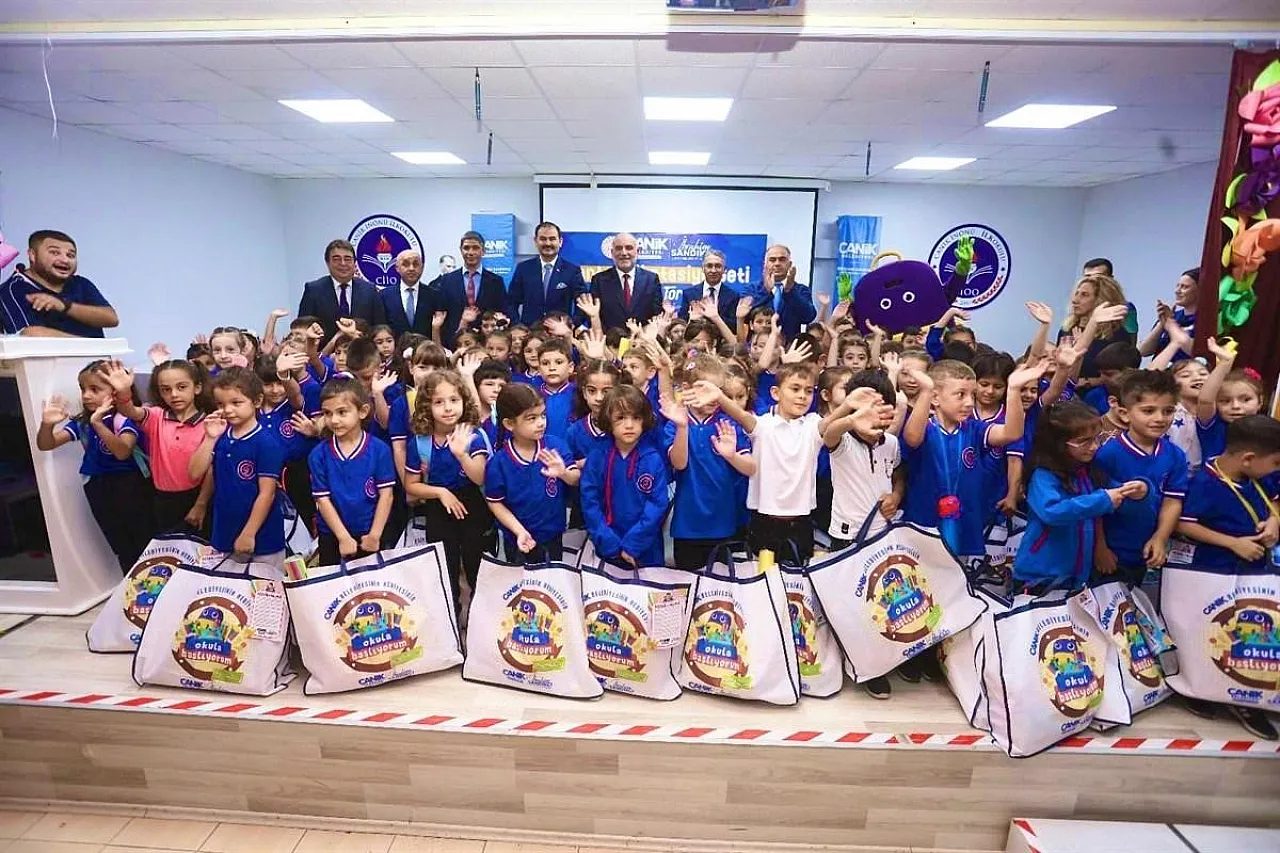 Canik'te tüm birinci sınıflara çanta ve kırtasiye desteği