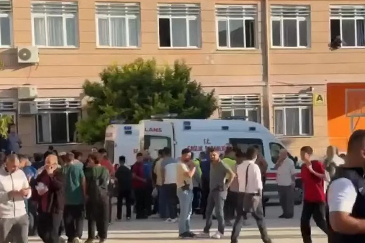 Manisa'da okula silahlı saldırı: Yaralı öğrenciler var