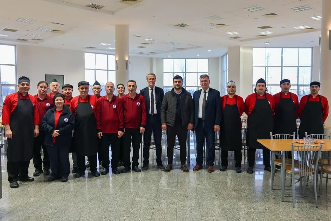 OMÜ'de sofralar kuruldu! 500 öğrenci iftarını açtı