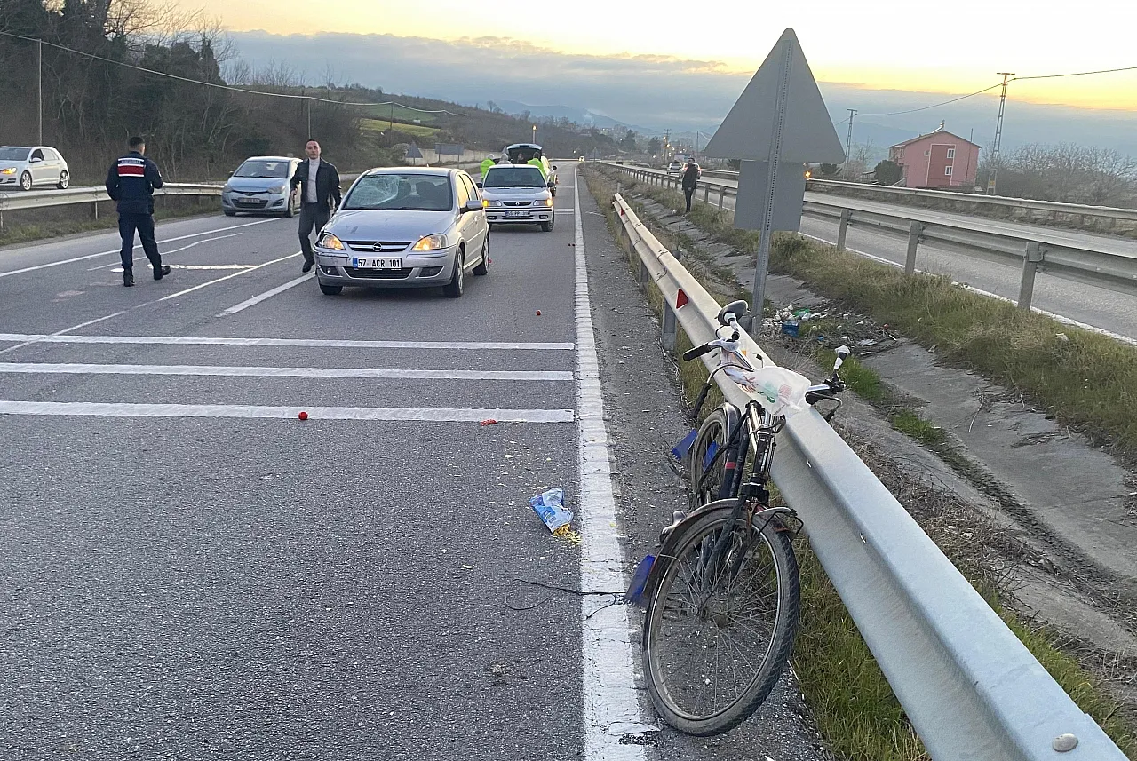 Samsun'da otomobilin çarptığı bisiklet sürücüsü hayatını kaybetti