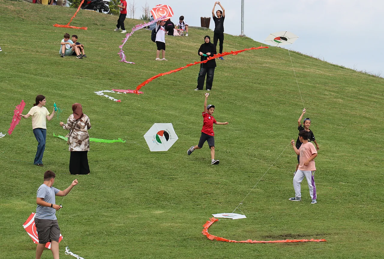 Yaz Kur'an Kursu öğrencilerine, 'Filistin İçin Özgürlük' temasıyla uçurtma etkinliği düzenlendi