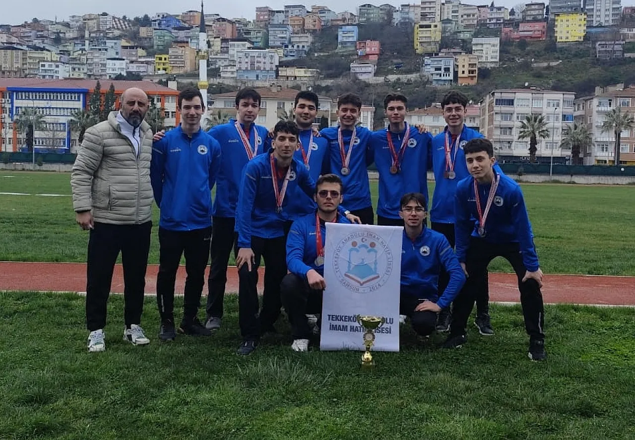 Tekkeköy Proje İmam Hatip Lisesi atletizmde Samsun'u salladı!