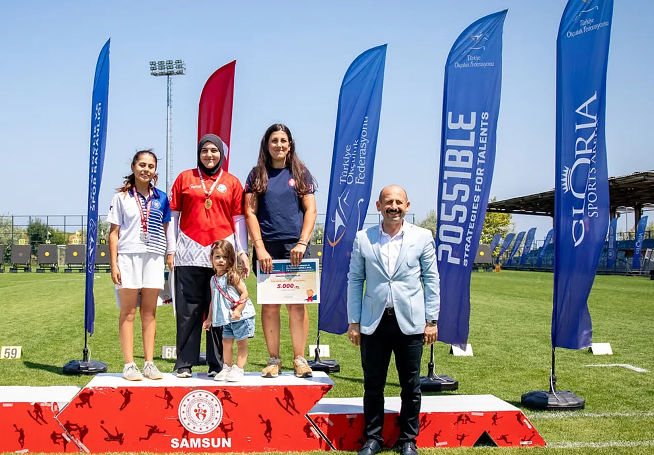 Muğla Büyükşehir okçuları Samsun'dan madalyalarla döndü