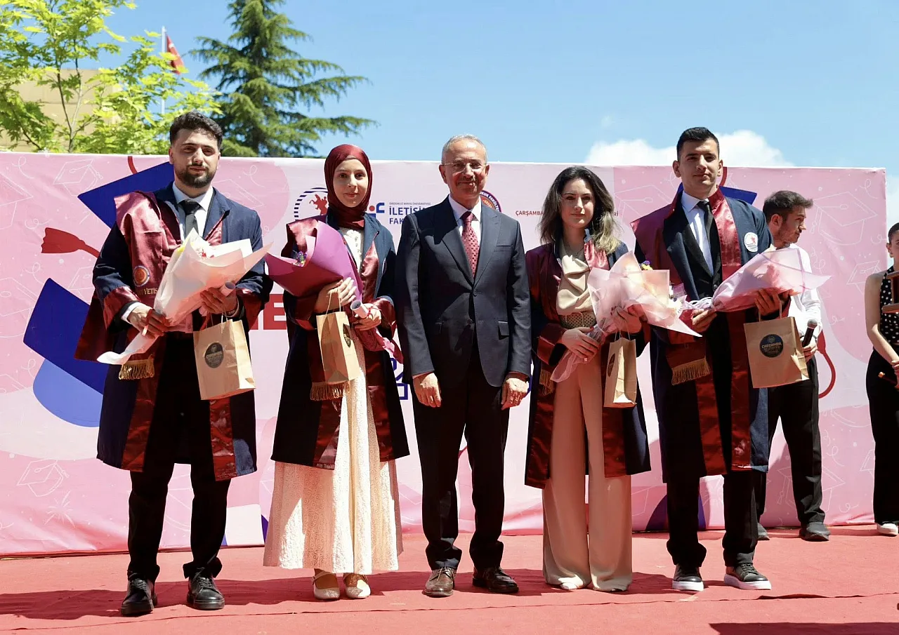 OMÜ Hukuk Fakültesi'nden yeni mezunlar