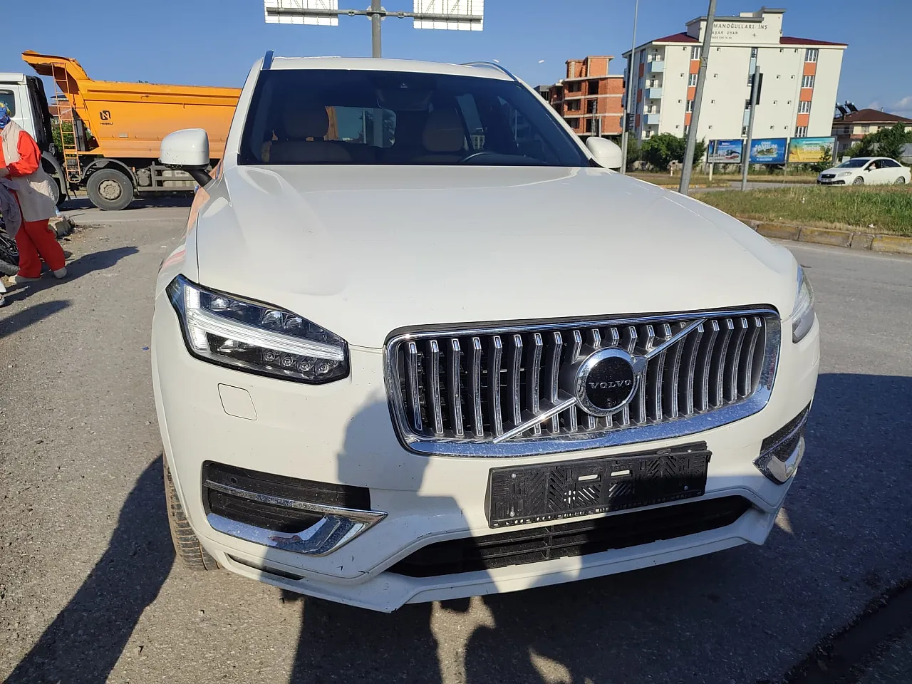 Ciple çarpışan sürücü yaralandı