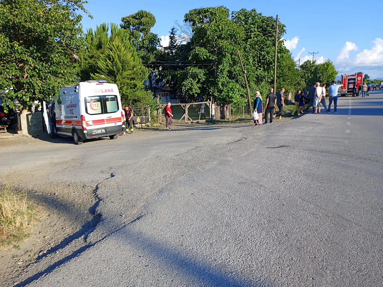 Devrilen otomobilin sürücüsü yaralandı