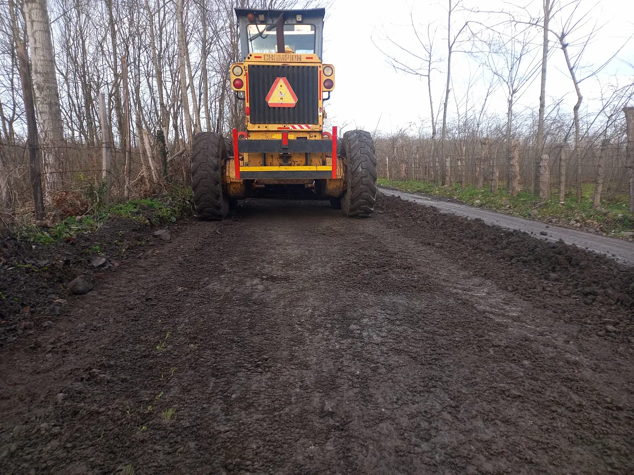Salıpazarı'nda Yol Yapım Çalışmaları Sürüyor