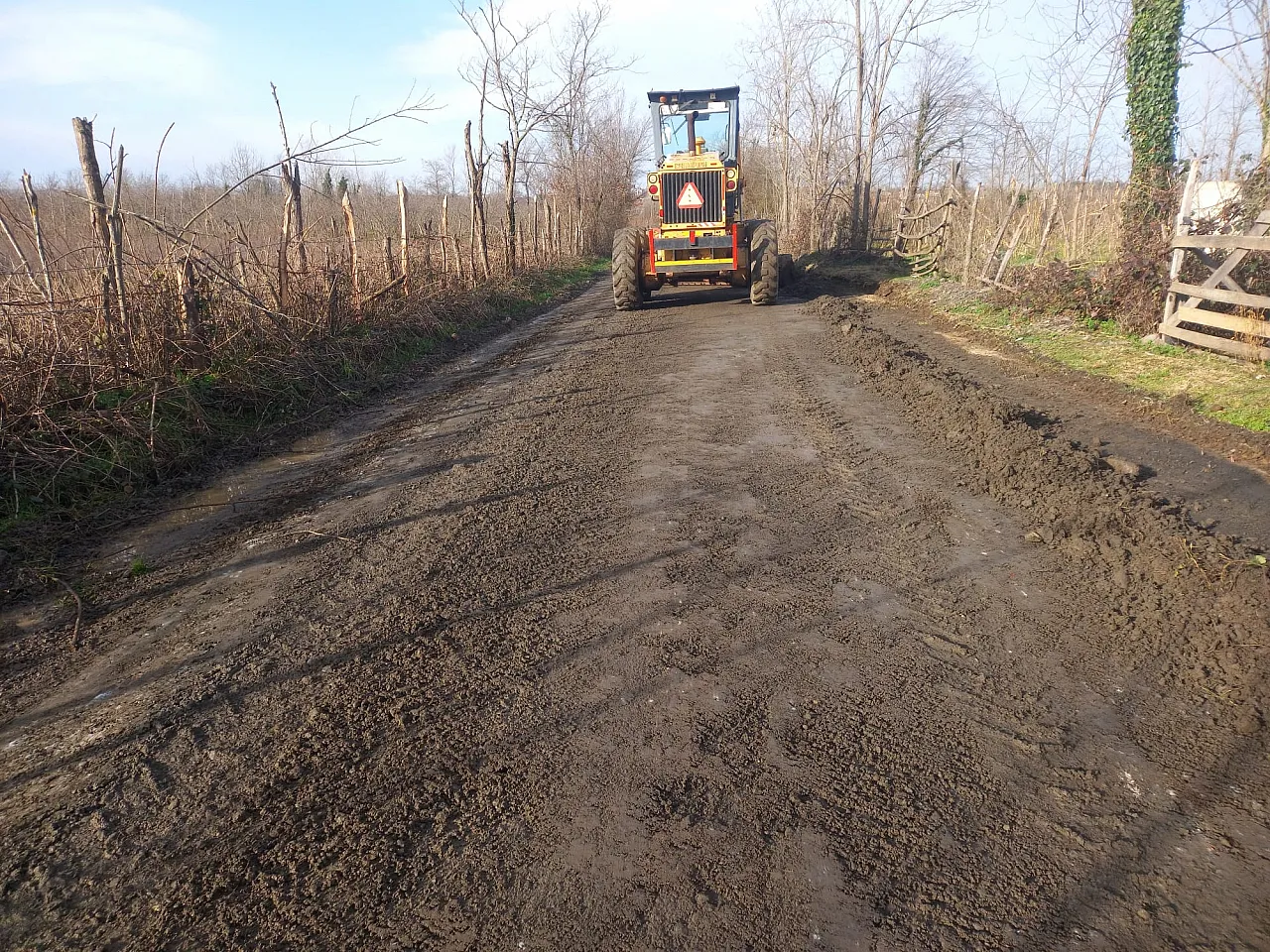 Salıpazarı'nda Yol Yapım Çalışmaları Sürüyor