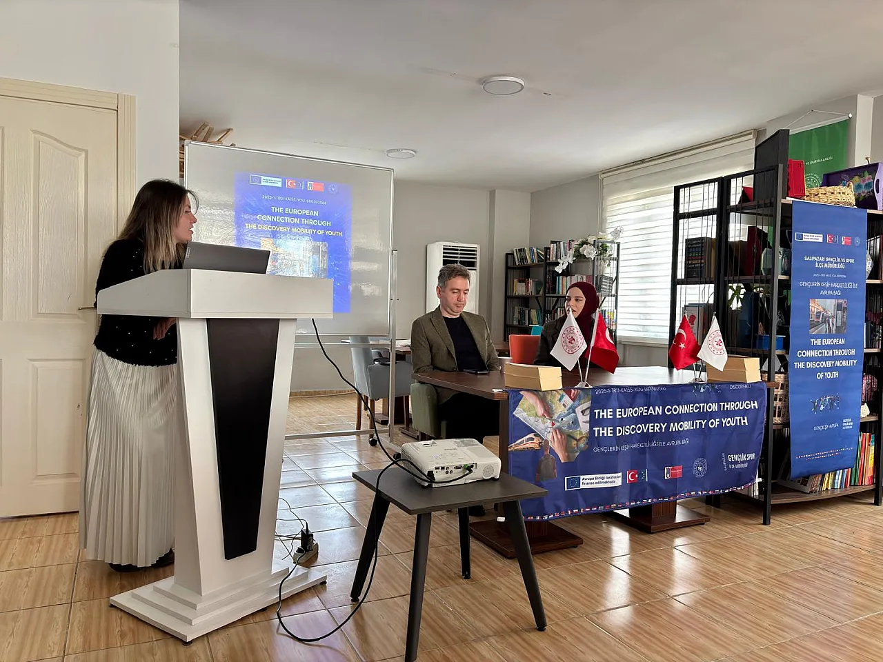 Salıpazarı'nda gençlere AB gençlik programları tanıtıldı