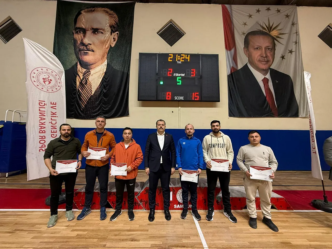 14 Mart Tıp bayramı öncesi Vezirköprü'de voleybol heyecanı