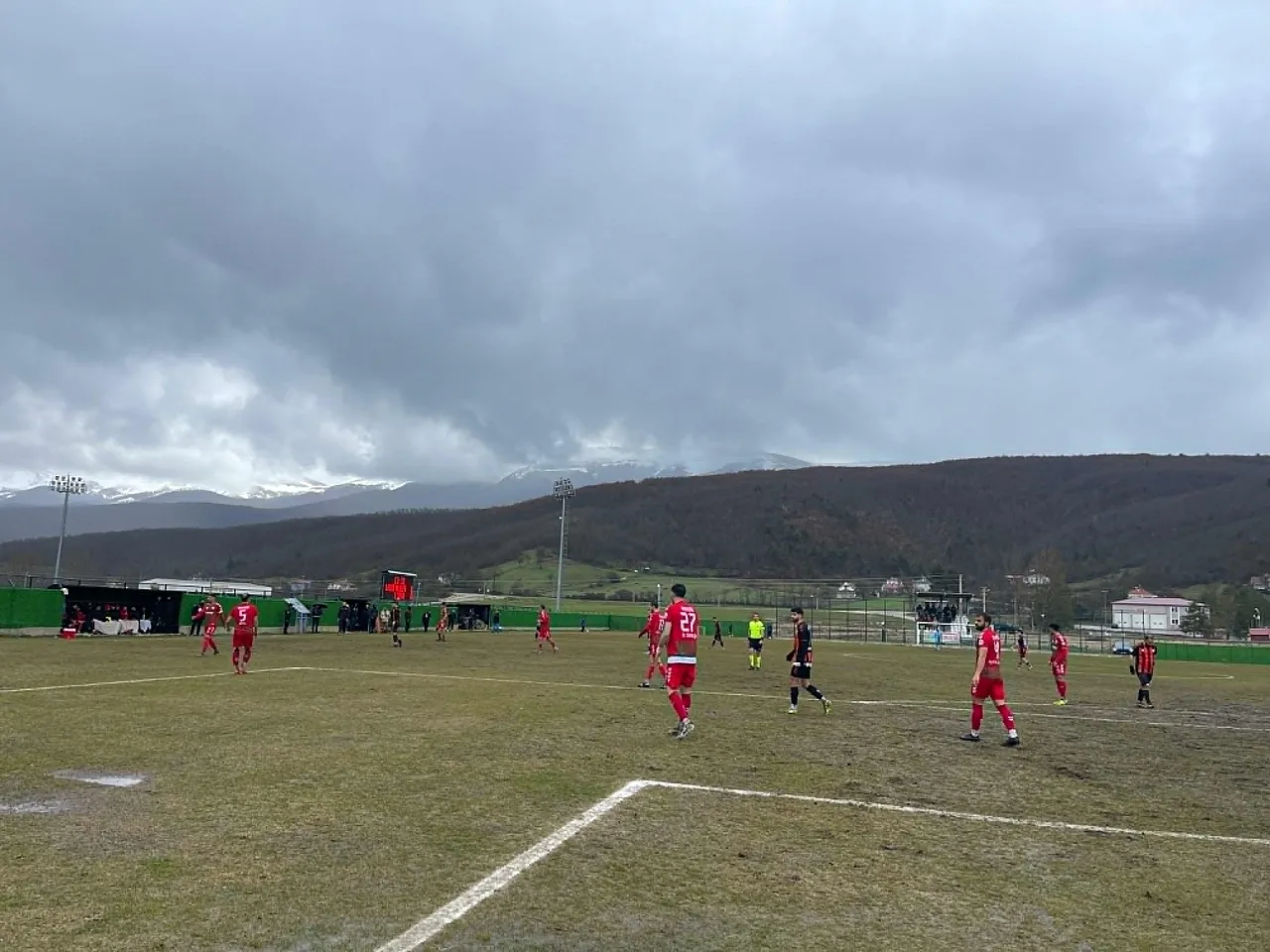 Ladik Belediyespor sahasında Turhalspor'u 2-1 yendi