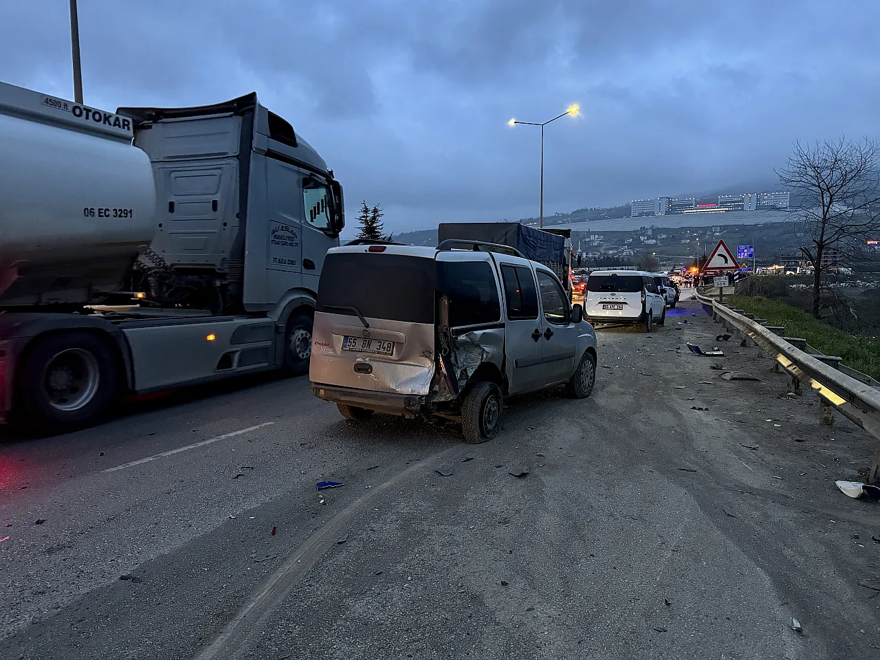 Samsun-Ordu karayolunda korku dolu anlar! Freni boşalan tır durdurulamadı!