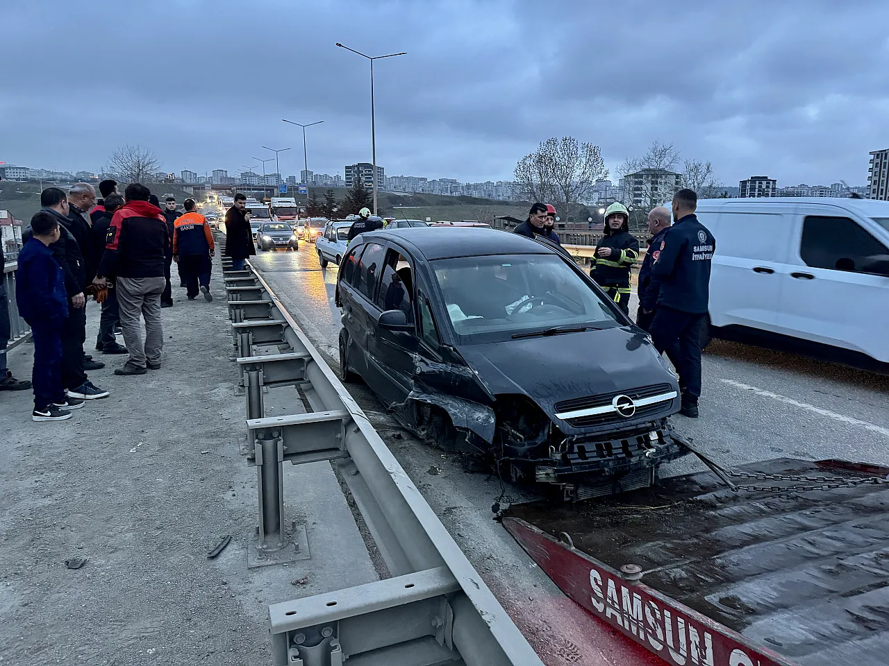 Samsun-Ordu karayolunda korku dolu anlar! Freni boşalan tır durdurulamadı!