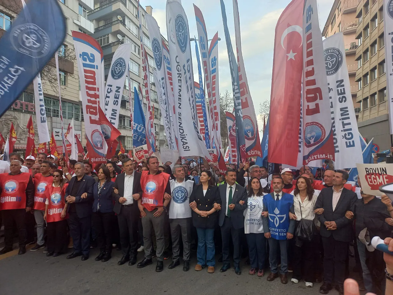 Eğitim-İş Samsun Şube Başkanı Onur Gündüz: 'Mücadelemiz sürecek, güvenli eğitim hakkımızdan vazgeçmeyeceğiz'