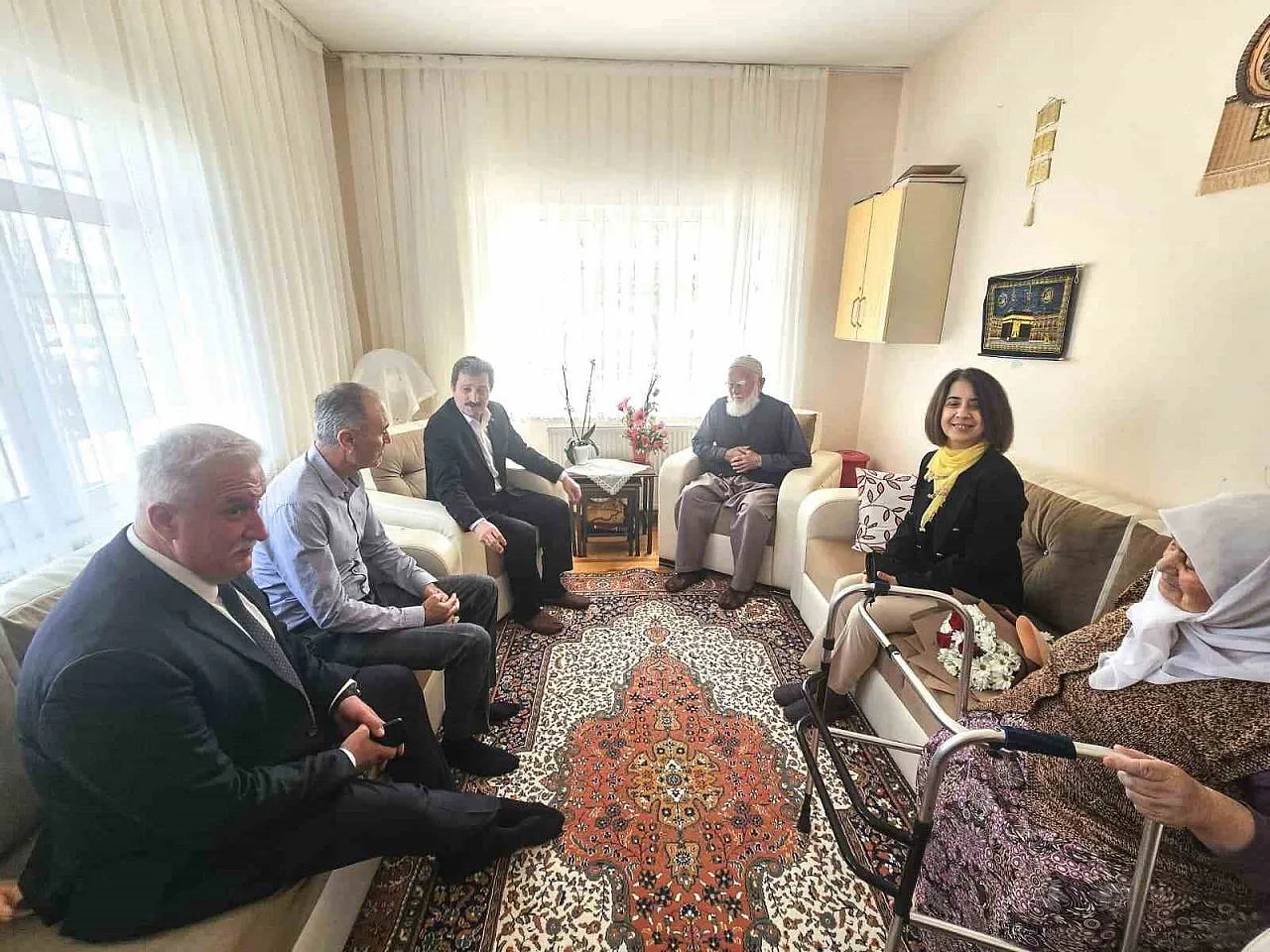 Şehit annesine duygulandıran Anneler Günü ziyareti
