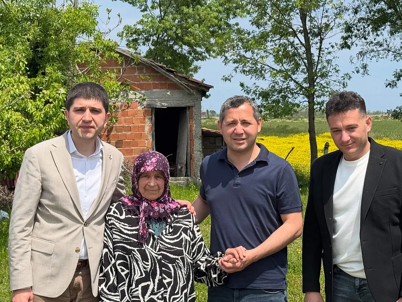 Samsun'da 15 Temmuz şehidinin annesine Anneler Günü ziyareti