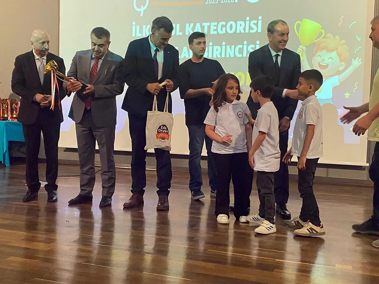 Vezirköprü'nün gururu: Mehmet Paşa İlkokulu Türkiye birincisi oldu
