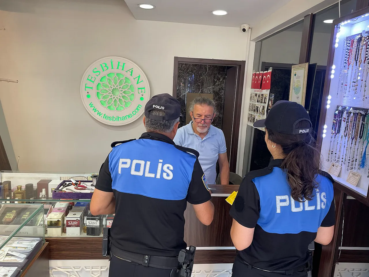 Samsun polisi esnafı ve vatandaşları suç yöntemlerine karşı bilgilendirdi