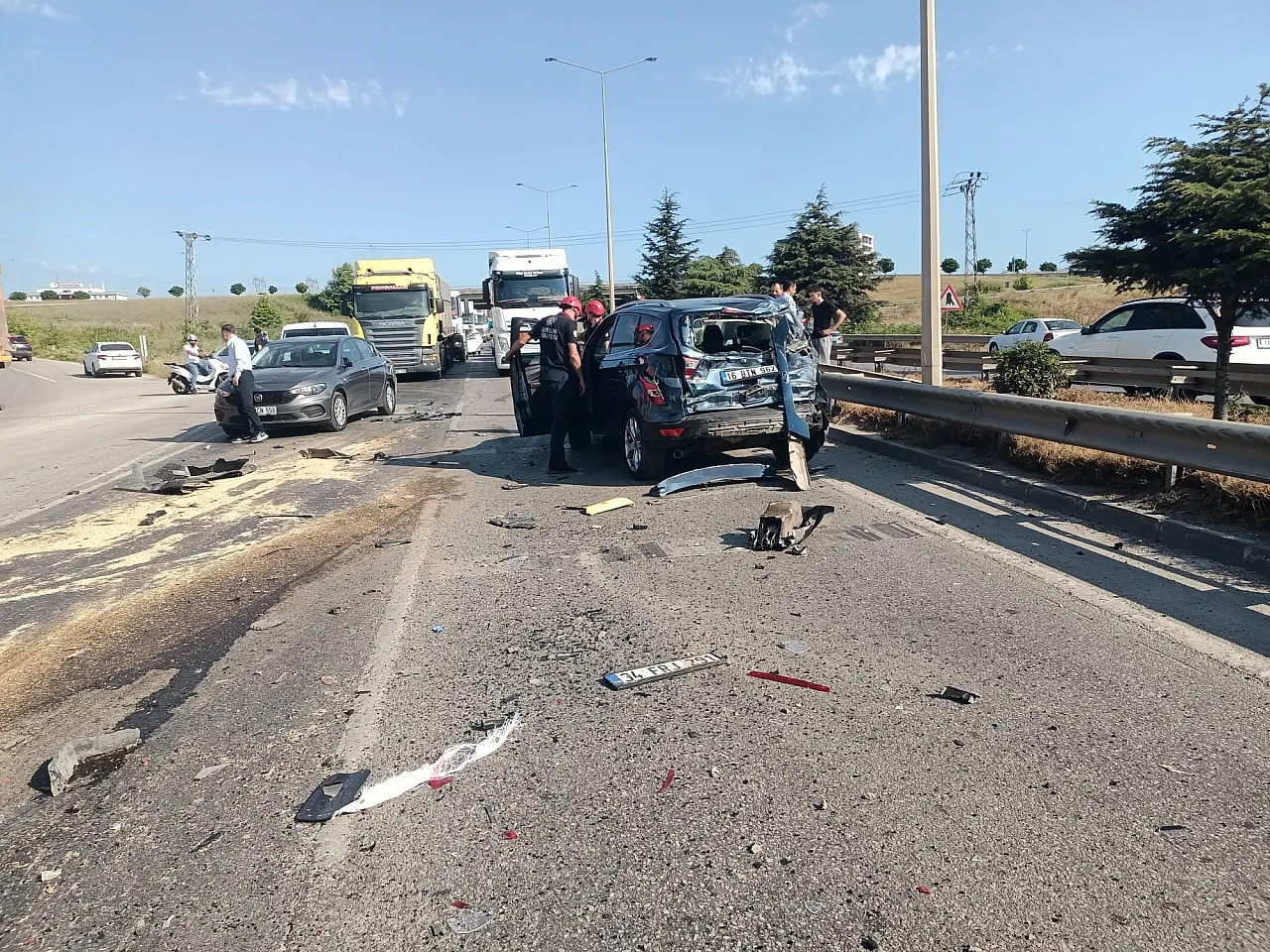 Samsun'^da saman yğklü tırın freni patladı:2 yaralı