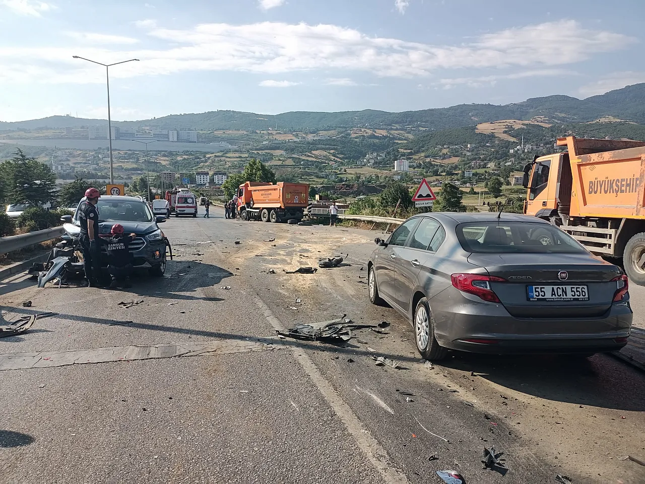 Samsun'^da saman yğklü tırın freni patladı:2 yaralı