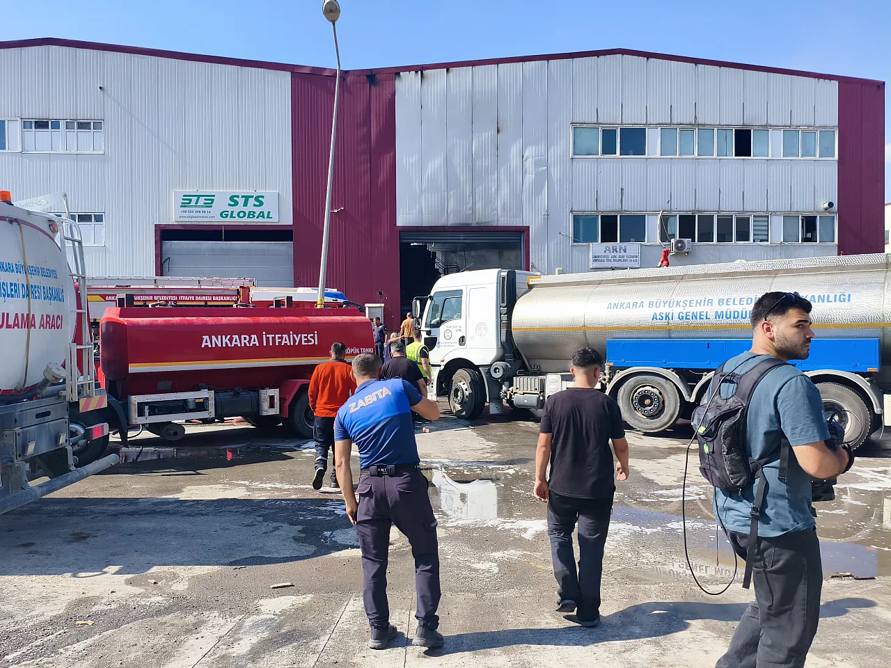 Ankara'da kimyasal ürün fabrikasında yangın: Alevler yan tesise sıçradı