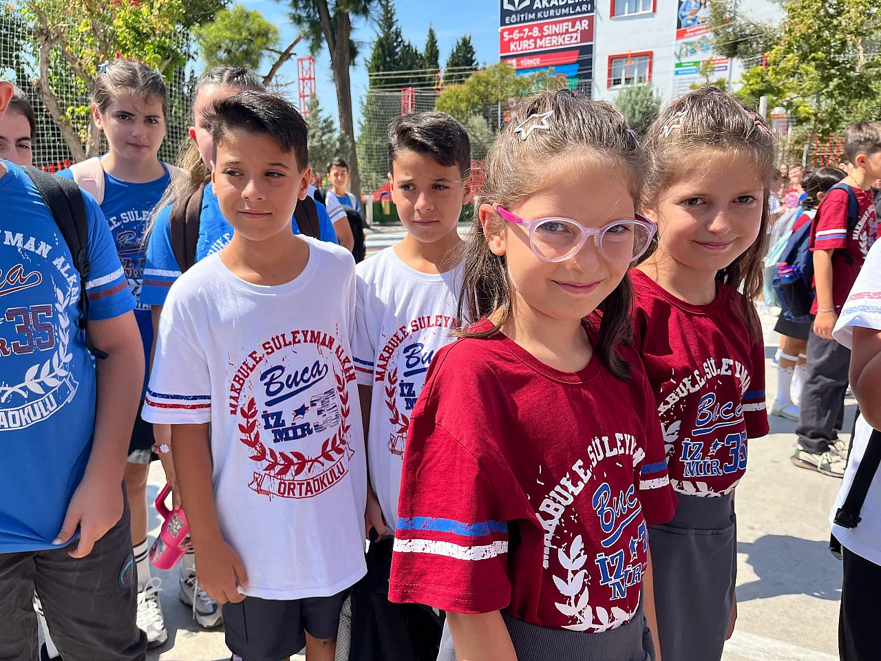 212 ikizin mezun olduğu okulda yeni eğitim yılı 27 çift ikizle başladı