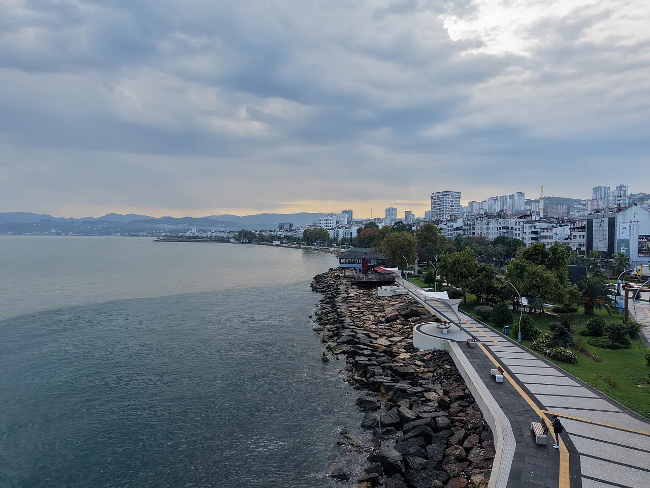 Yağışların ardından Karadeniz'in rengi değişti